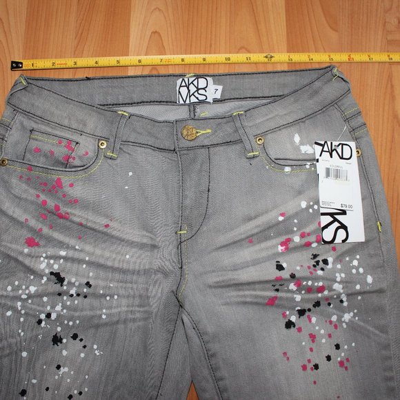 AKDMKS SZ 7 Gray Short Cut Capri Jeans Print Studs - Picture 6 of 8